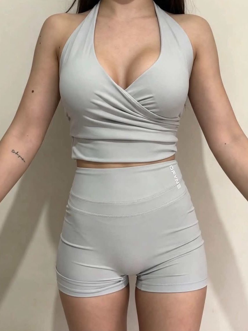 SET DFYNE🔥 Top espalda descubierta + short