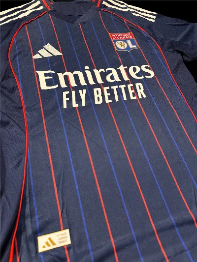 Lyon 2025/2026 Suplente Player thumbnail 3