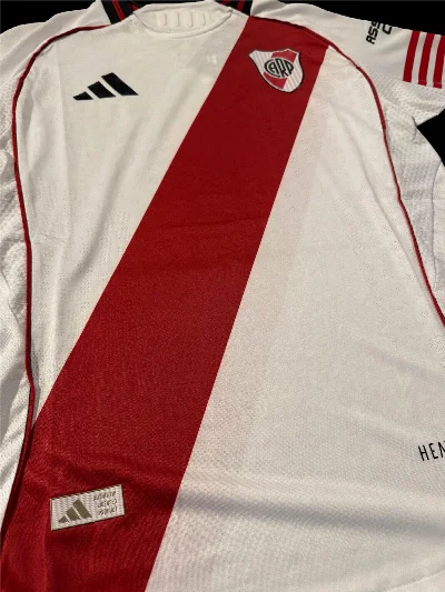 River 2025/2026 Titular Player thumbnail 3