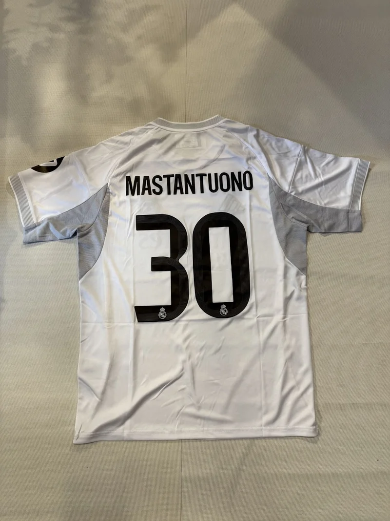 Real Madrid 25/26 - MASTANTUONO - Versión hincha