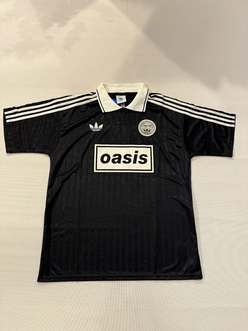 Oasis 2025 (gira mundial) - Negra