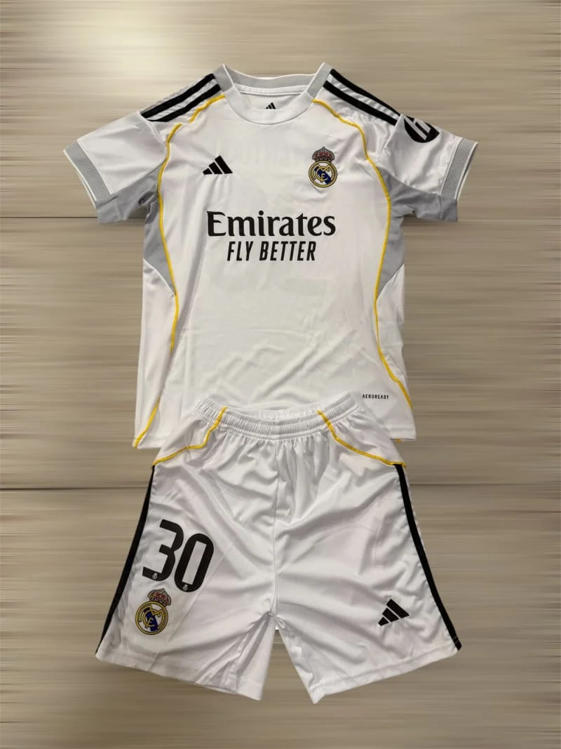 Real Madrid 2025/26 (Mastantuono) - Kit niños