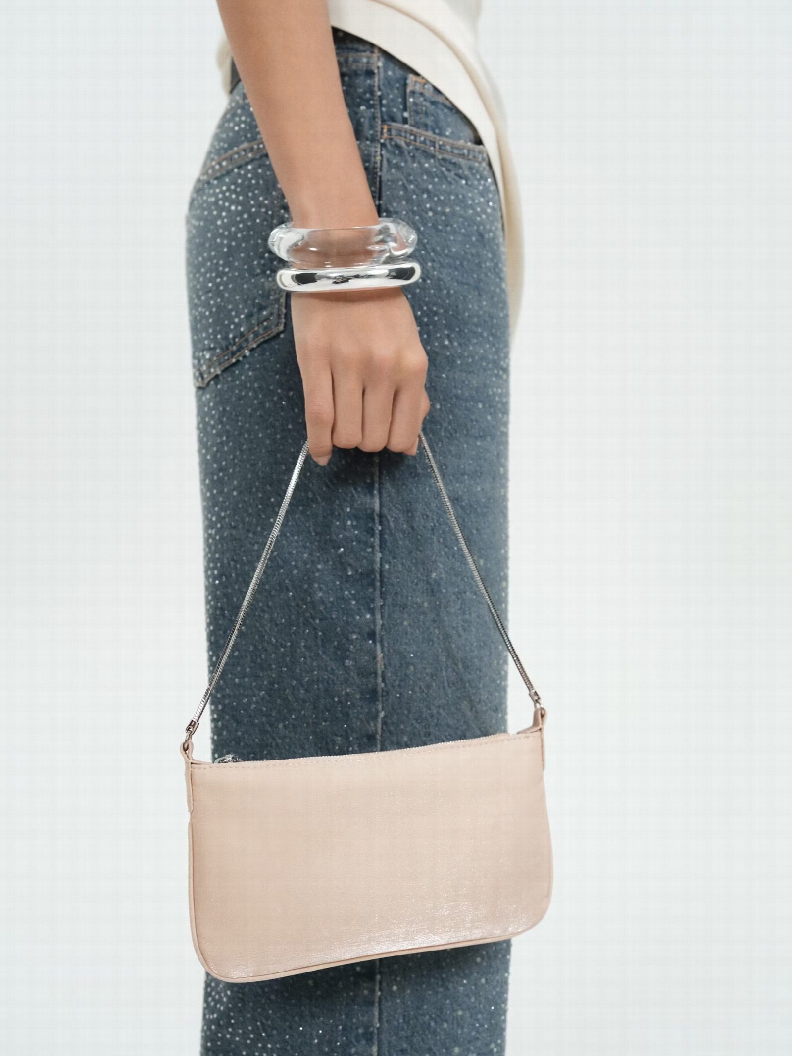 Bolso cadena acabado brillante