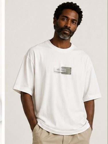 CAMISETA BOXY FIT ETIQUETAS SILENT VOYAGE
