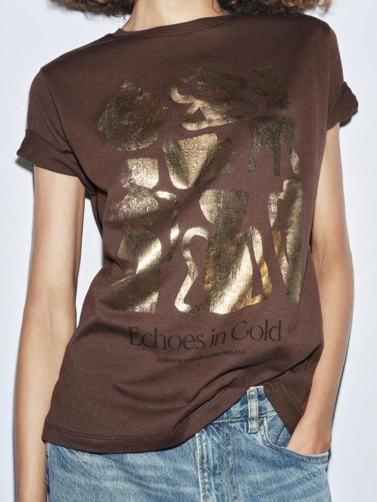 CAMISETA ESTAMPACIÓN METALIZADA MARRON