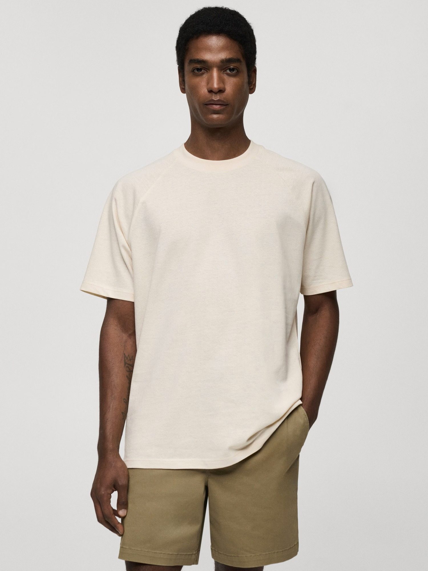 Camiseta slim fit 100% algodón CREMA