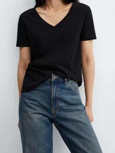 REMERA ALGODON CUELLO PICO NEGRA