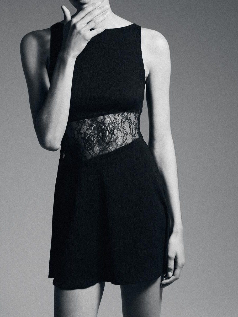 VESTIDO CORTO NEGRO ENCAJE CINTURA