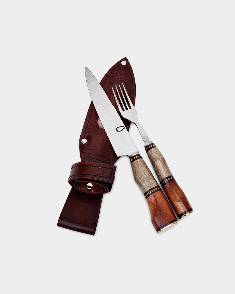 Juego de trinchar asado con cabo de madera y puntera de bronce