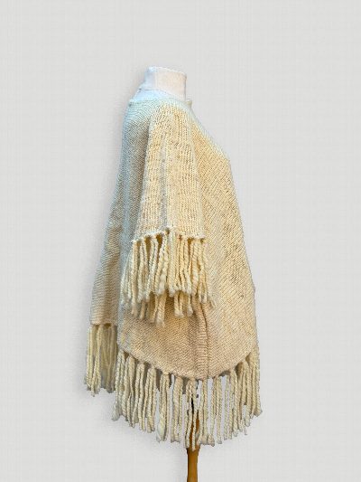 Poncho de lana beige
