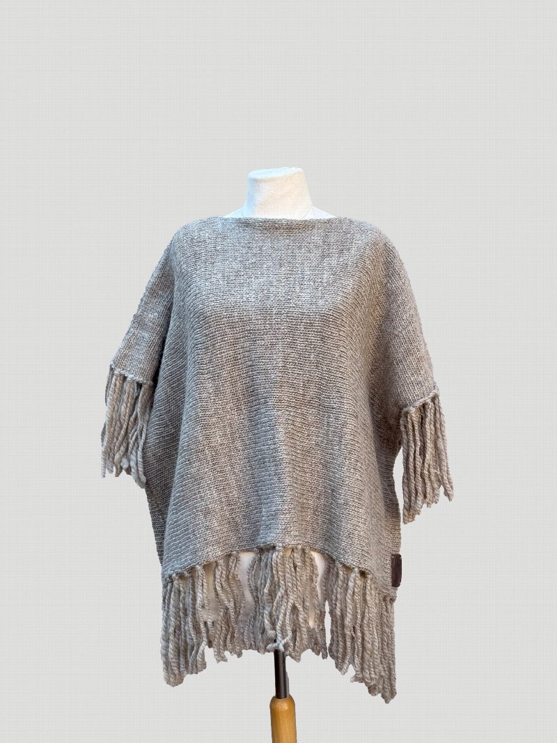 Poncho de lana gris