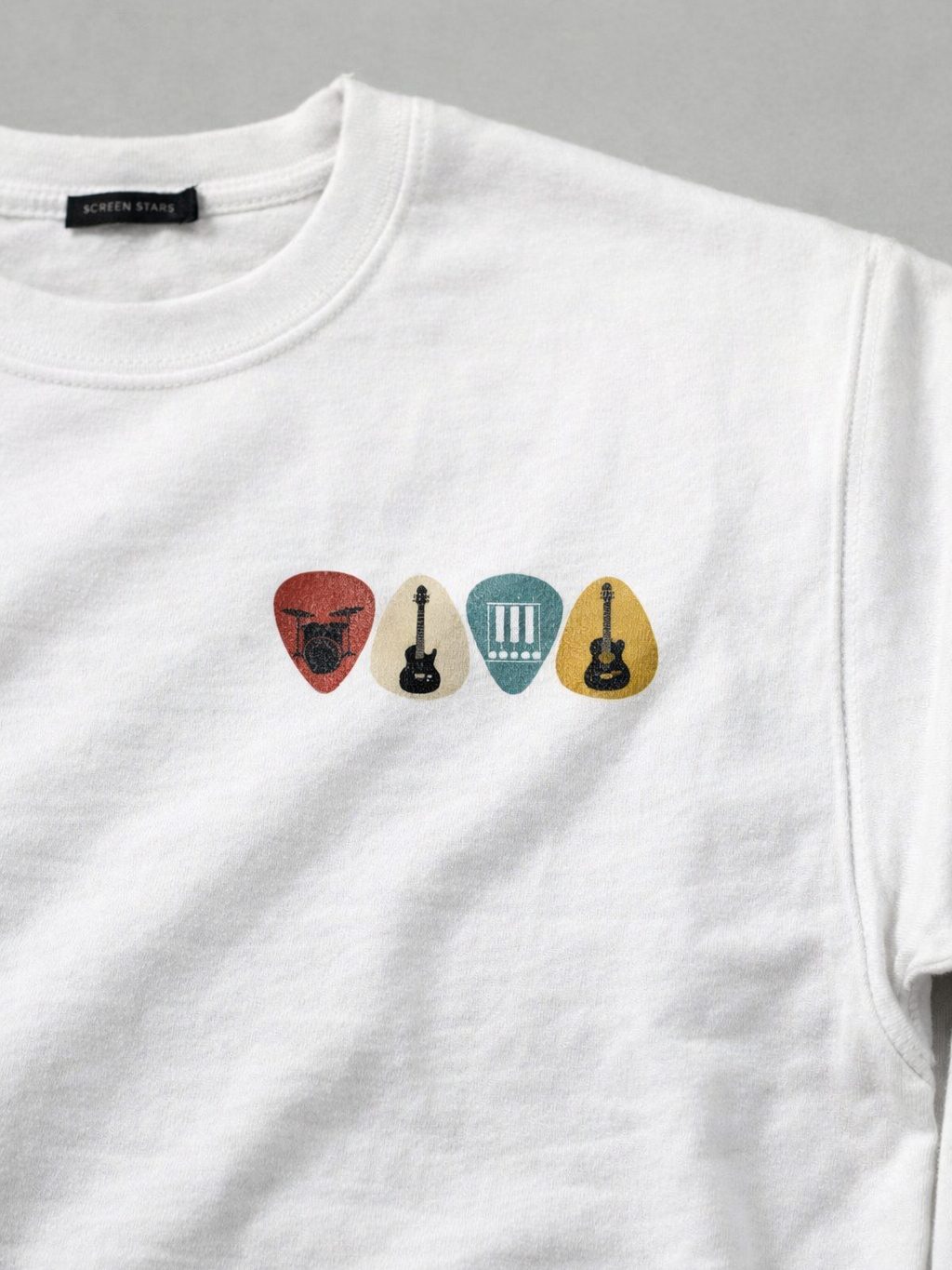 Buzo oversize con puas guitarra arriba izq